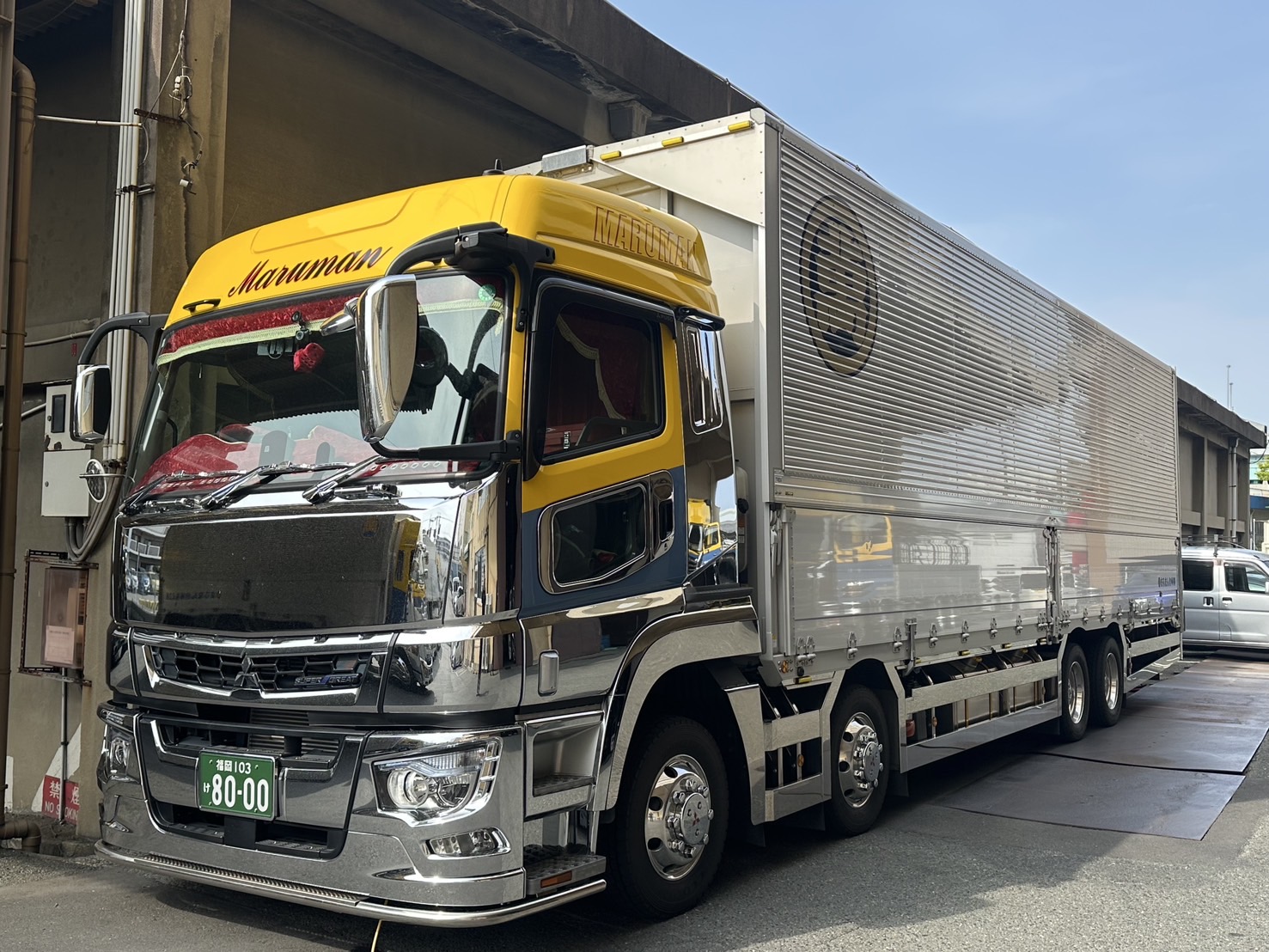 １５トン４軸低床ウィング車